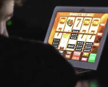 un homme au casino