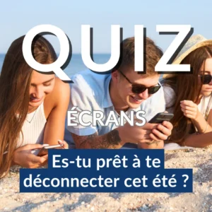 un groupe de jeunes sur leur téléphone en vacances